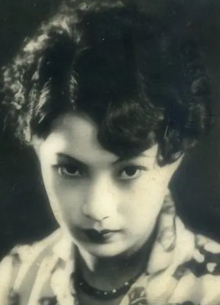 《夜半歌声》：战争中的焦虑