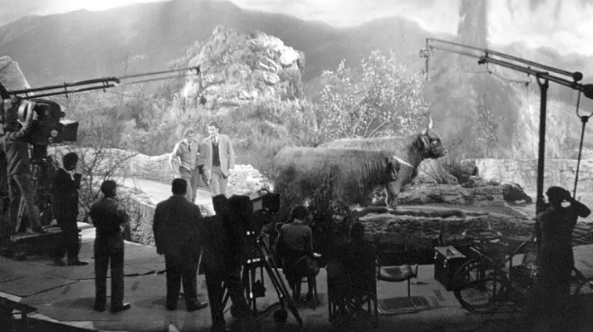 《三十九级台阶》:从制作悬念到英式幽默 《三十九级台阶》:从制作悬念到英式幽默