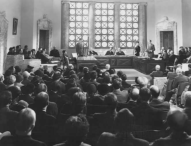 《迪兹先生进城》：童话的疯癫与浪漫