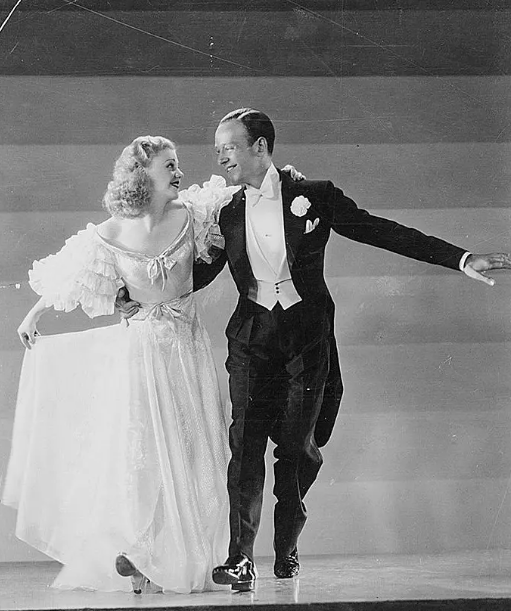 《礼帽》：歌舞片的始祖