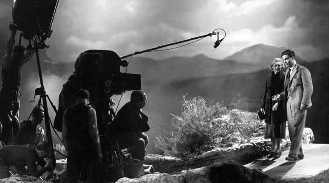 《三十九级台阶》:从制作悬念到英式幽默 《三十九级台阶》:从制作悬念到英式幽默