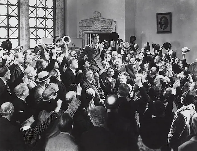 《迪兹先生进城》：童话的疯癫与浪漫