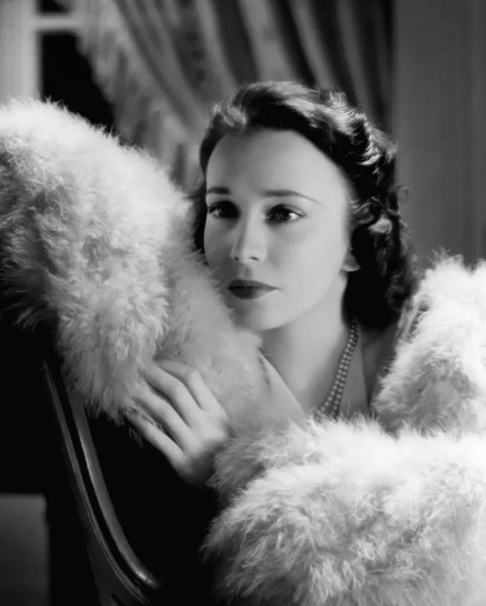 《游戏的规则》：闹剧演绎喜剧，喜剧包裹悲剧