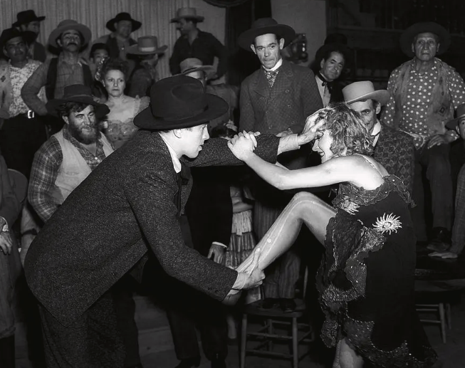 《碧血烟花》:经典西部喜剧片 《碧血烟花》:经典西部喜剧片