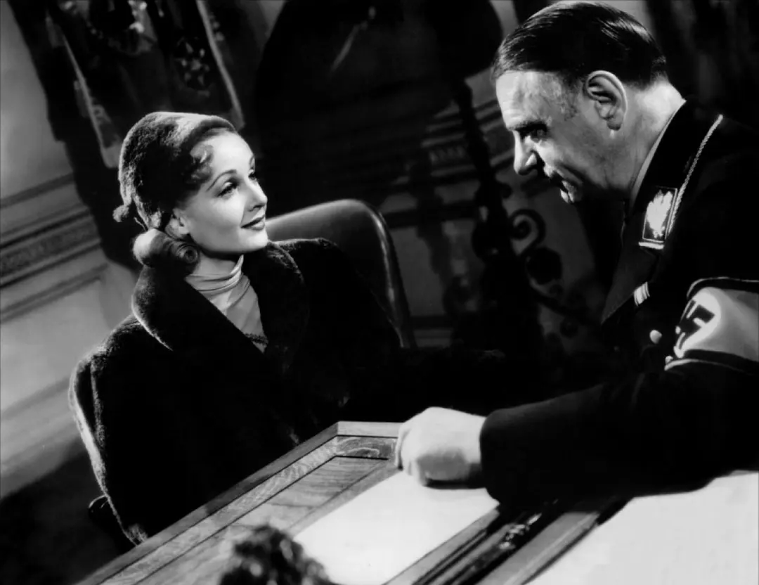 始祖级的戏中戏喜剧电影：《你逃我也逃》