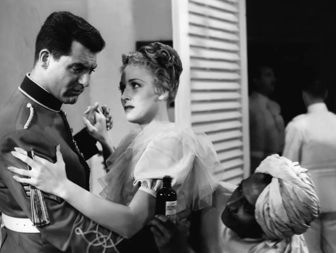 《古庙战茄声》：经典冒险题材电影