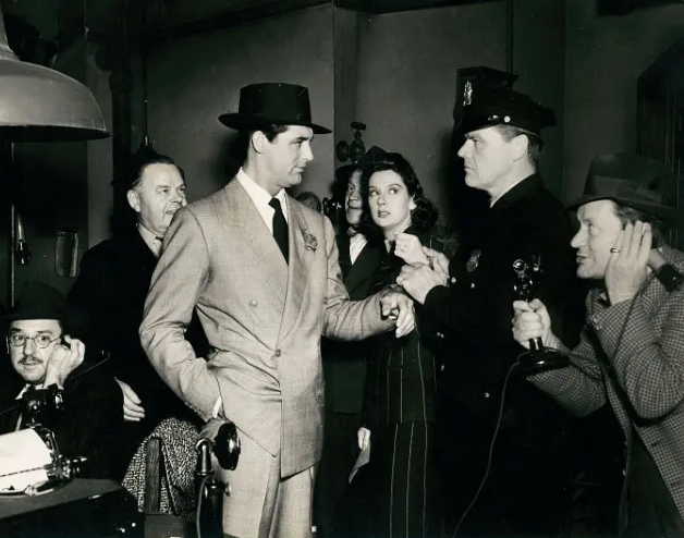 《女友礼拜五》：难以逾越的喜剧佳作