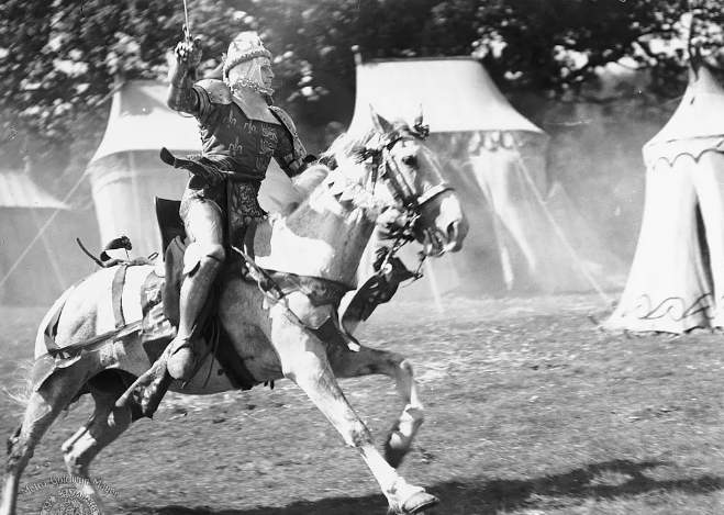 《亨利五世》:剧场与摄影棚的结合 《亨利五世》:剧场与摄影棚的结合