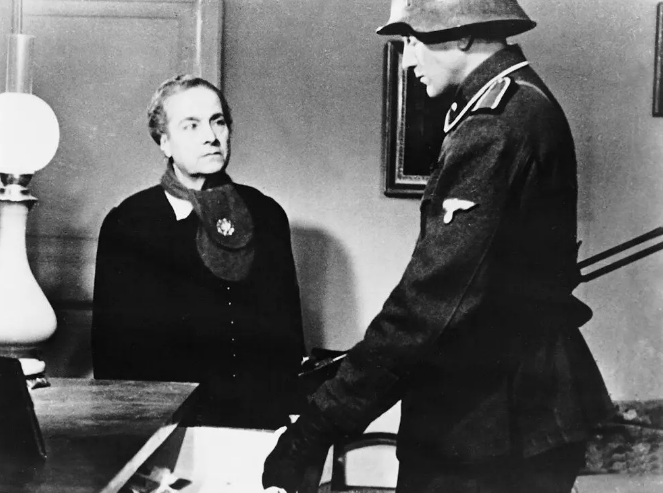 《罗马不设防》：历史与神话的双重奏