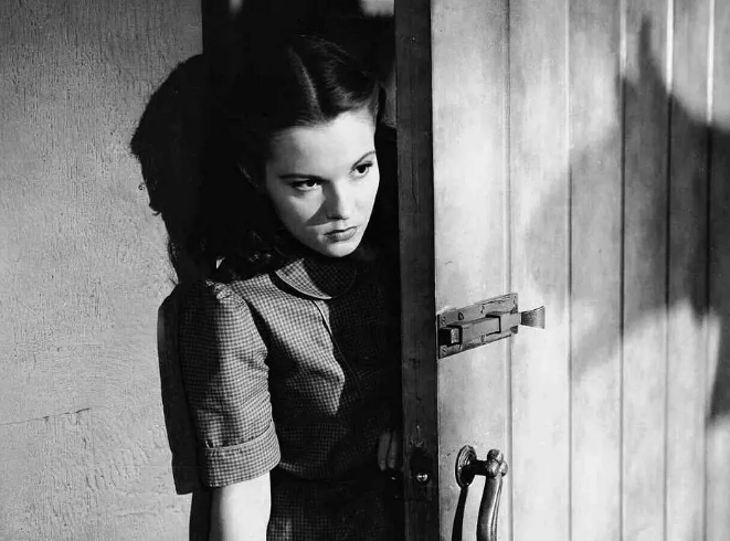 《豹人》：气氛营造黑暗阴影中的人物