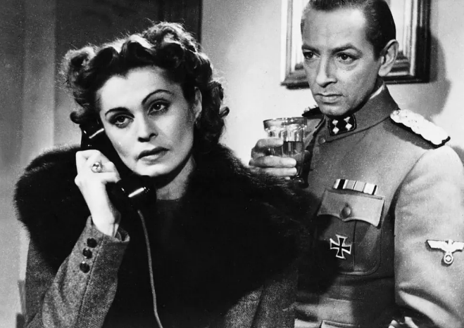 《罗马不设防》：历史与神话的双重奏