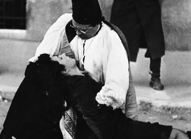 《罗马不设防》：历史与神话的双重奏