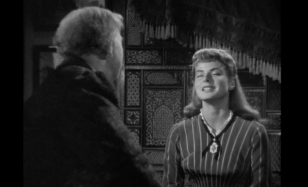 《煤气灯下》：语言暴力是如何摧毁了一个人的精神