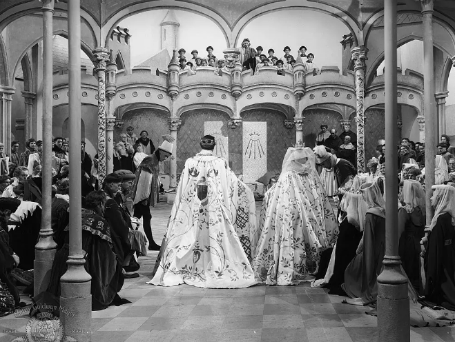 《亨利五世》:剧场与摄影棚的结合 《亨利五世》:剧场与摄影棚的结合