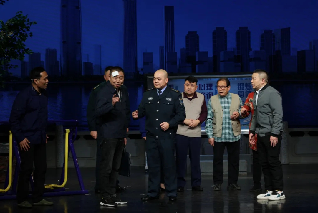 喜剧《伸着脑壳接石头》武汉站剧情概况、门票购买