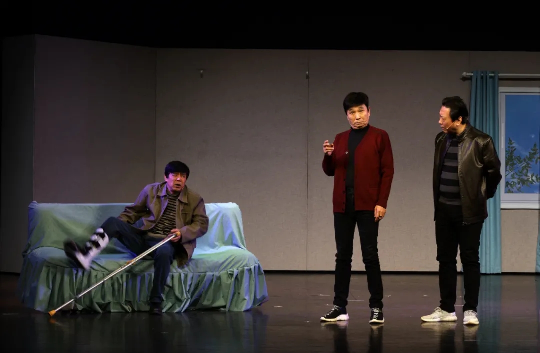 喜剧《伸着脑壳接石头》武汉站剧情概况、门票购买