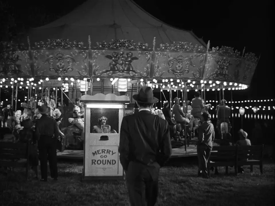 用细节致胜黑色惊悚犯罪电影：《火车怪客》