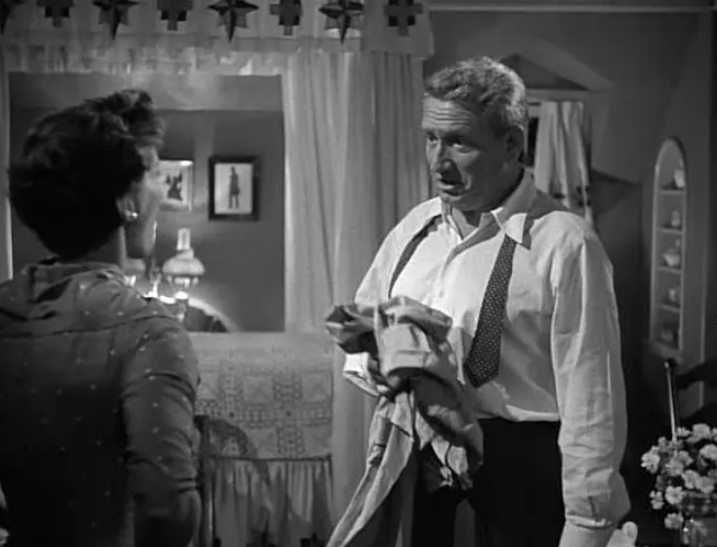 《亚当的肋骨》：关于女权、婚姻、法律的喜剧