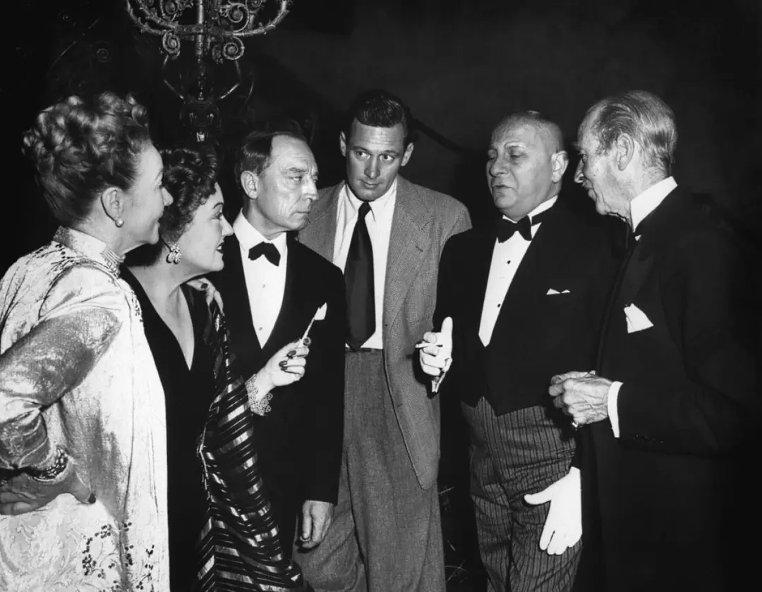 对无声电影时代的一种纪念：《日落大道》