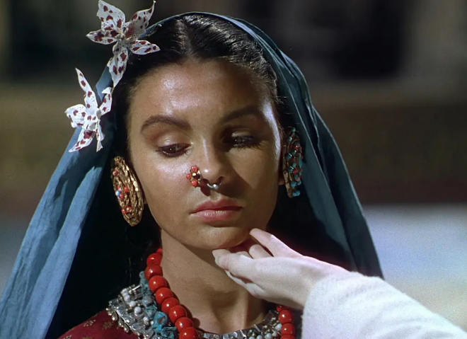 《黑水仙》：色彩与音响的极致运用