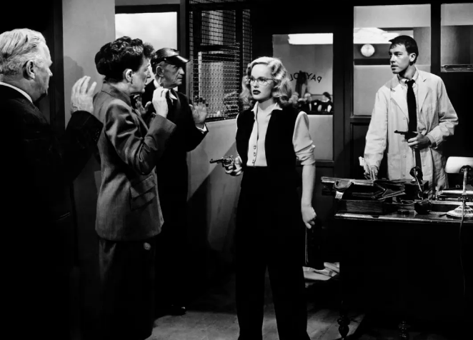 《枪疯》：黑色电影的独特风味