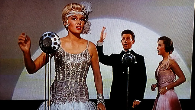 《雨中曲》：美国歌舞片的代表作品