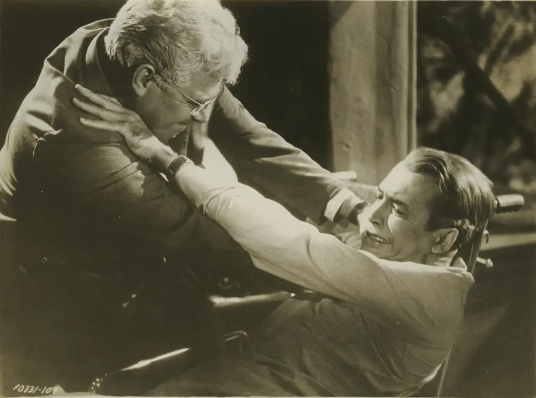 希区柯克的悬疑影片代表作：《后窗》