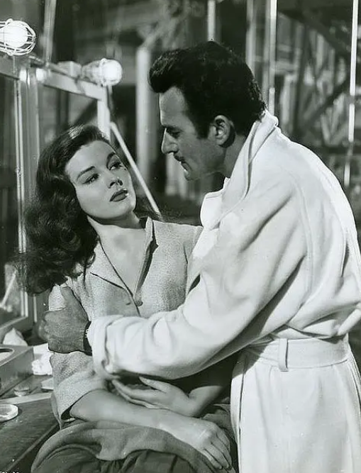 《玉女奇遇》：以旁观者视角勾勒角色