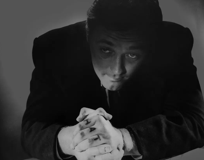 《猎人的夜晚》:黑色电影与表现主义的融合 《猎人的夜晚》:黑色电影与表现主义的融合