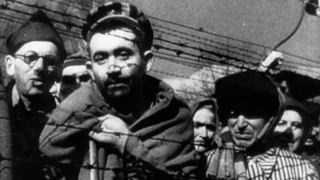 《夜与雾》：黑白与彩色交错构建梦境