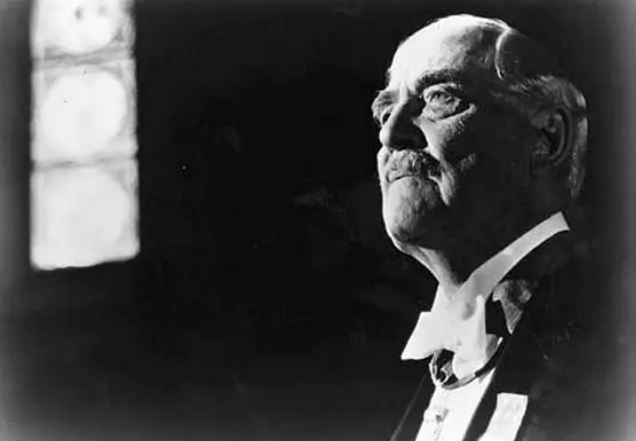 《野草莓》:伯格曼的艺术巅峰之作 《野草莓》:伯格曼的艺术巅峰之作