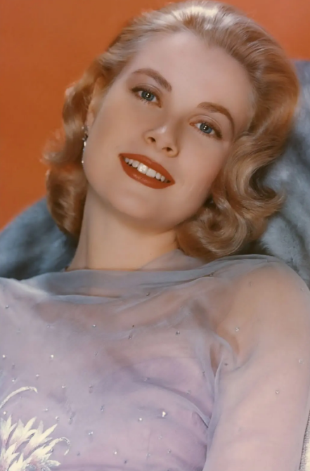 《上流社会》：歌舞片版的费城故事