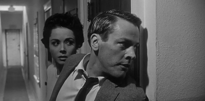 《天外魔花》：具有政治元素的恐怖科幻片