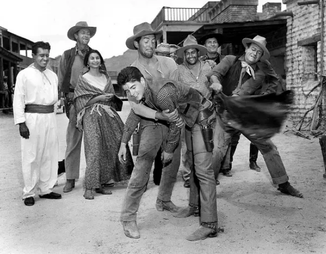 《赤胆威龙》:英雄也有爱 《赤胆威龙》:英雄也有爱