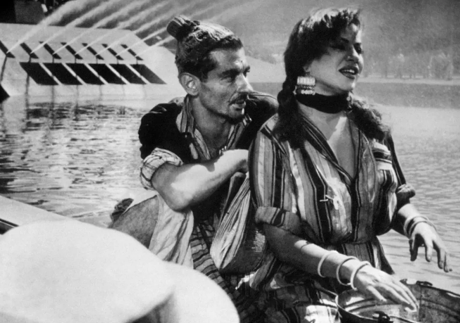 《开罗车站》：埃及新现实主义佳作