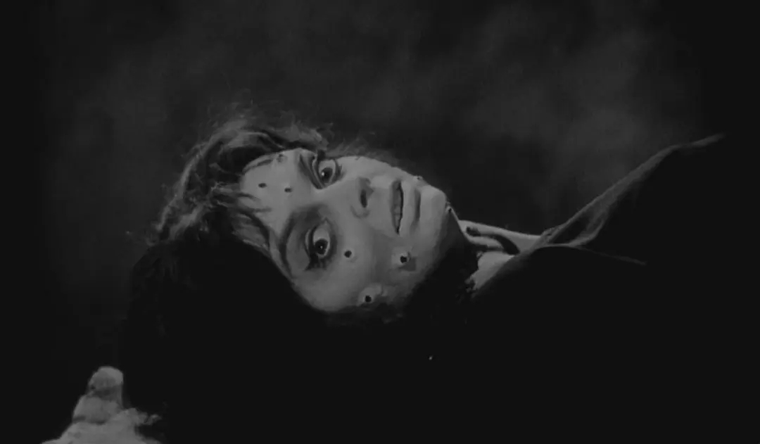 阴暗的哥特式恐怖电影：《黑色星期日》