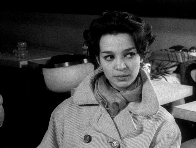 《影子》：无因的反叛与身份认同