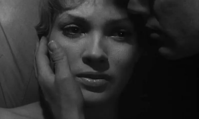 《钻石与灰烬》：瓦伊达战争三部曲之一