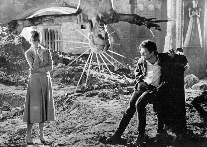 《钻石与灰烬》：瓦伊达战争三部曲之一