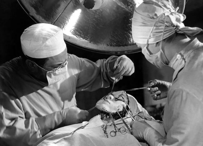 《没有脸的双眼》：用实验手法展现人间悲剧