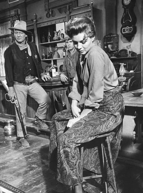 《赤胆威龙》:英雄也有爱 《赤胆威龙》:英雄也有爱