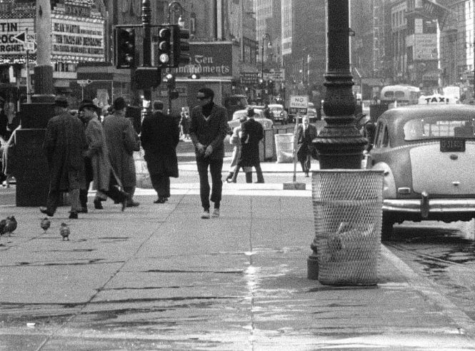 《影子》：无因的反叛与身份认同