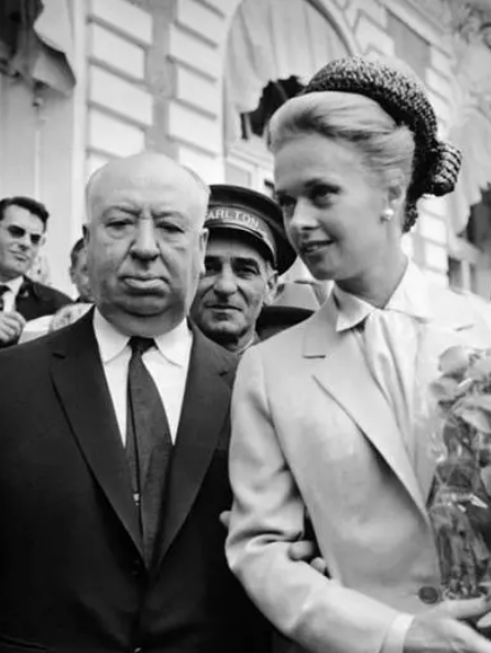 《群鸟》：用镜头制造悬疑色彩