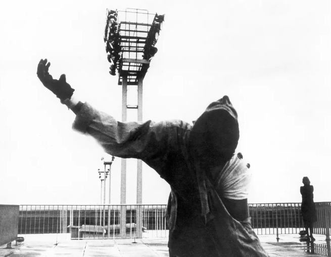 《堤》：记忆的任性组合