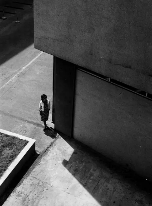 《夜》:突破了传统艺术风格的经典 《夜》:突破了传统艺术风格的经典