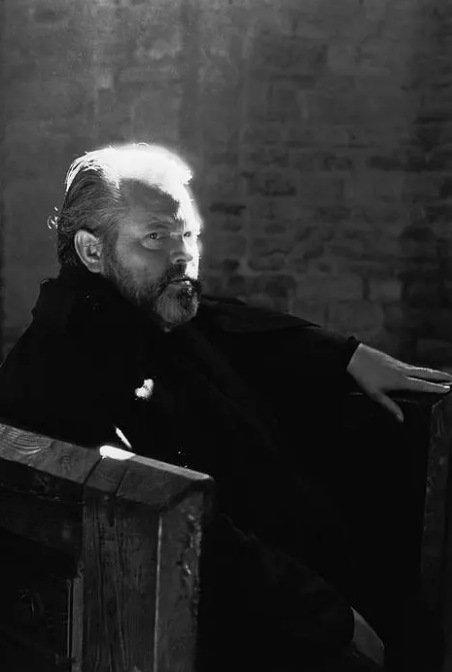 《午夜钟声》：时代终结的悲歌