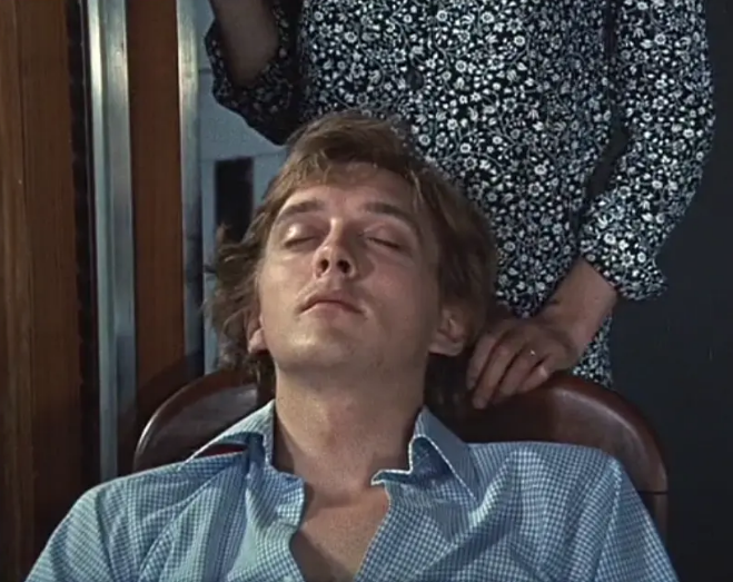 《放大》:模糊现实与幻象间的界限 《放大》:模糊现实与幻象间的界限