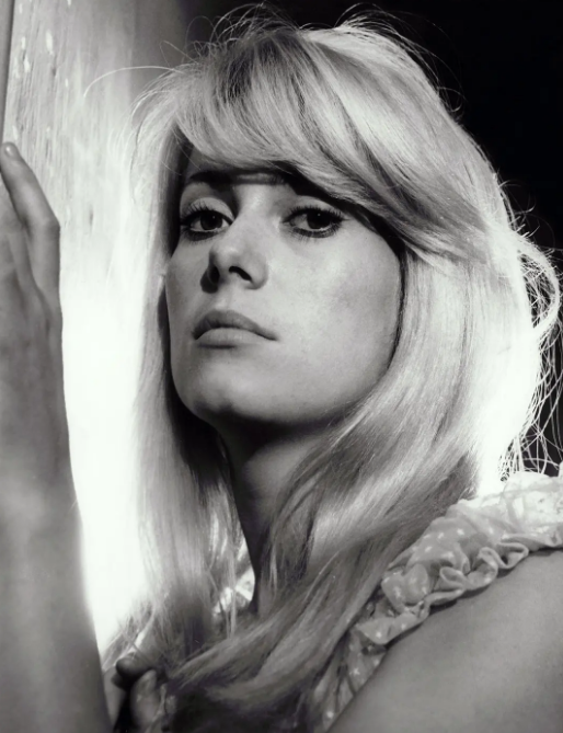 《冷血惊魂》：超现实主义心理惊悚片