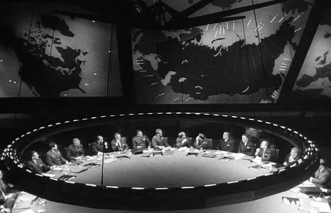 《奇爱博士》：黑色喜剧的荒诞与反讽