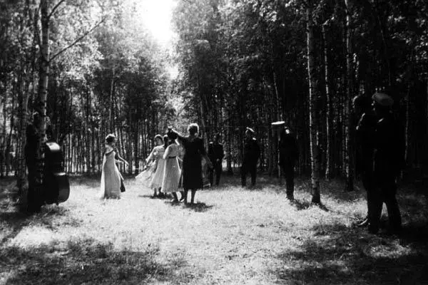 反应了战争的残酷和军人的风度的影片：《红军与白军》